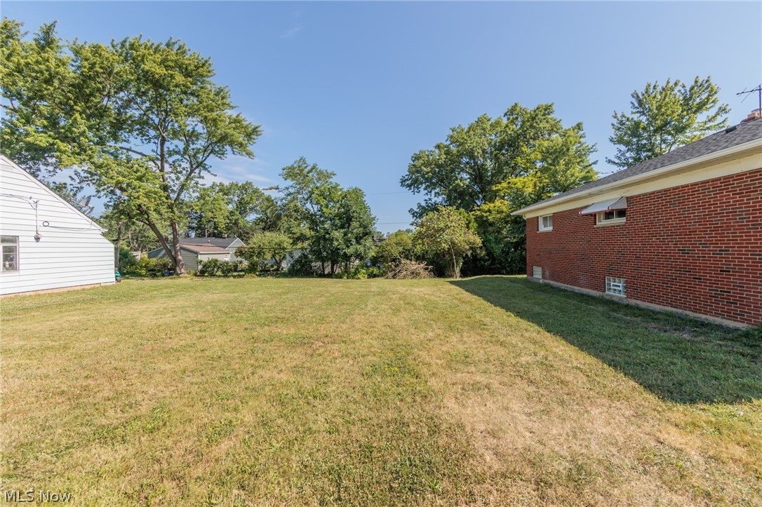 10906 Snow Road Cleveland, OH 44130 - Photo 4 of 48