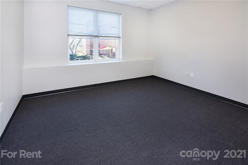 442 South Main Street, Unit 22 Davidson, NC 28036 - Photo 8 of 25 an empty room with a window