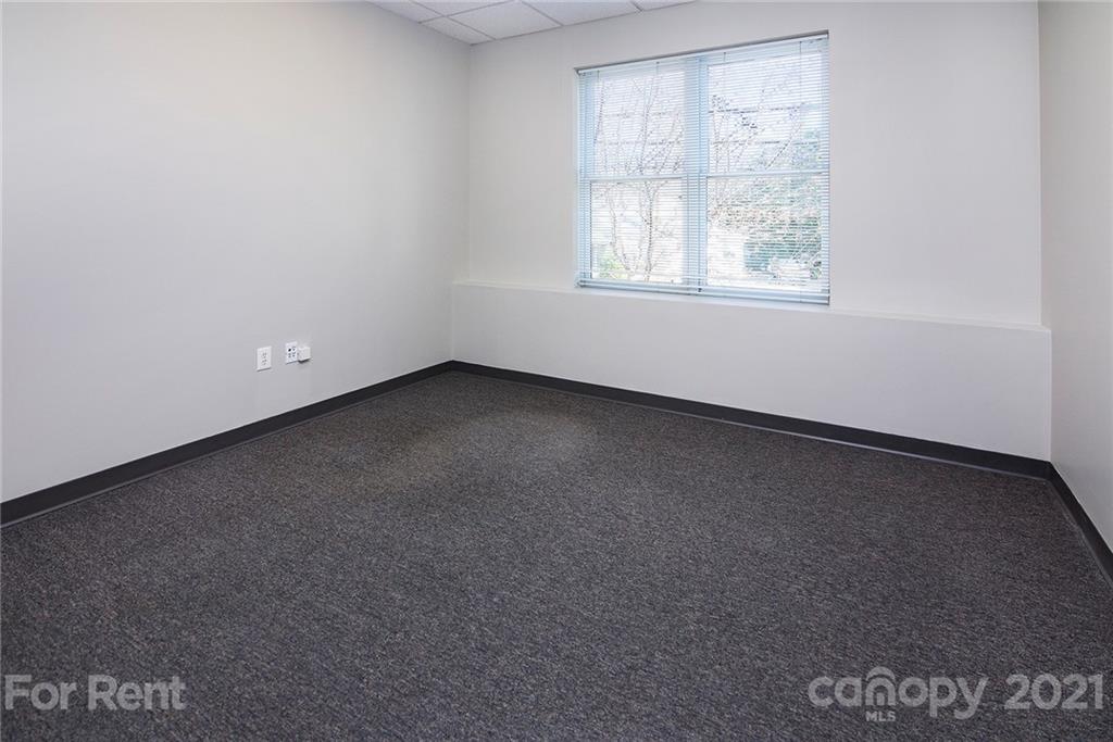 442 South Main Street, Unit 22 Davidson, NC 28036 - Photo 10 of 25 an empty room with a window
