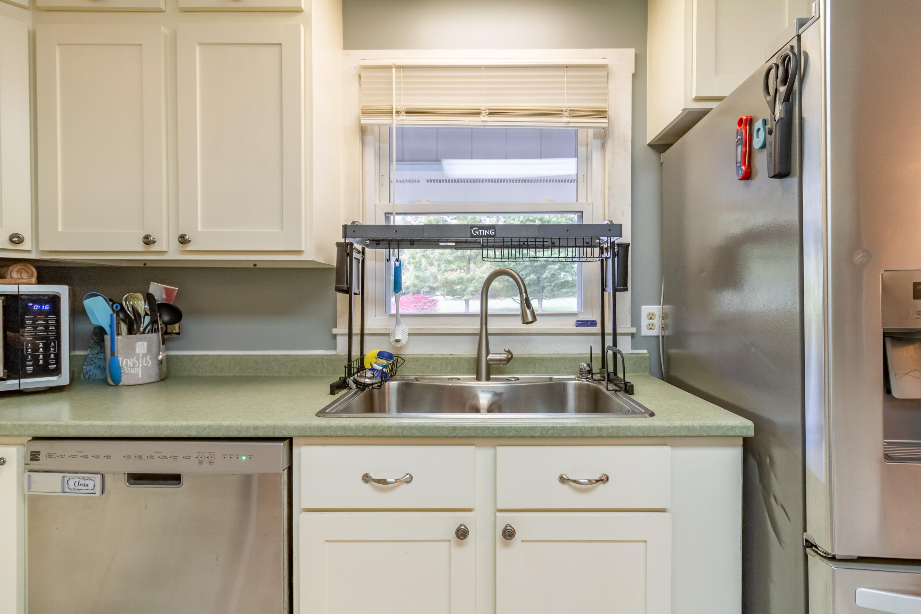 278 Sunset Road Deer Isle, ME 04627 - Photo 14 of 72 278 Sunset Road Interiors-10