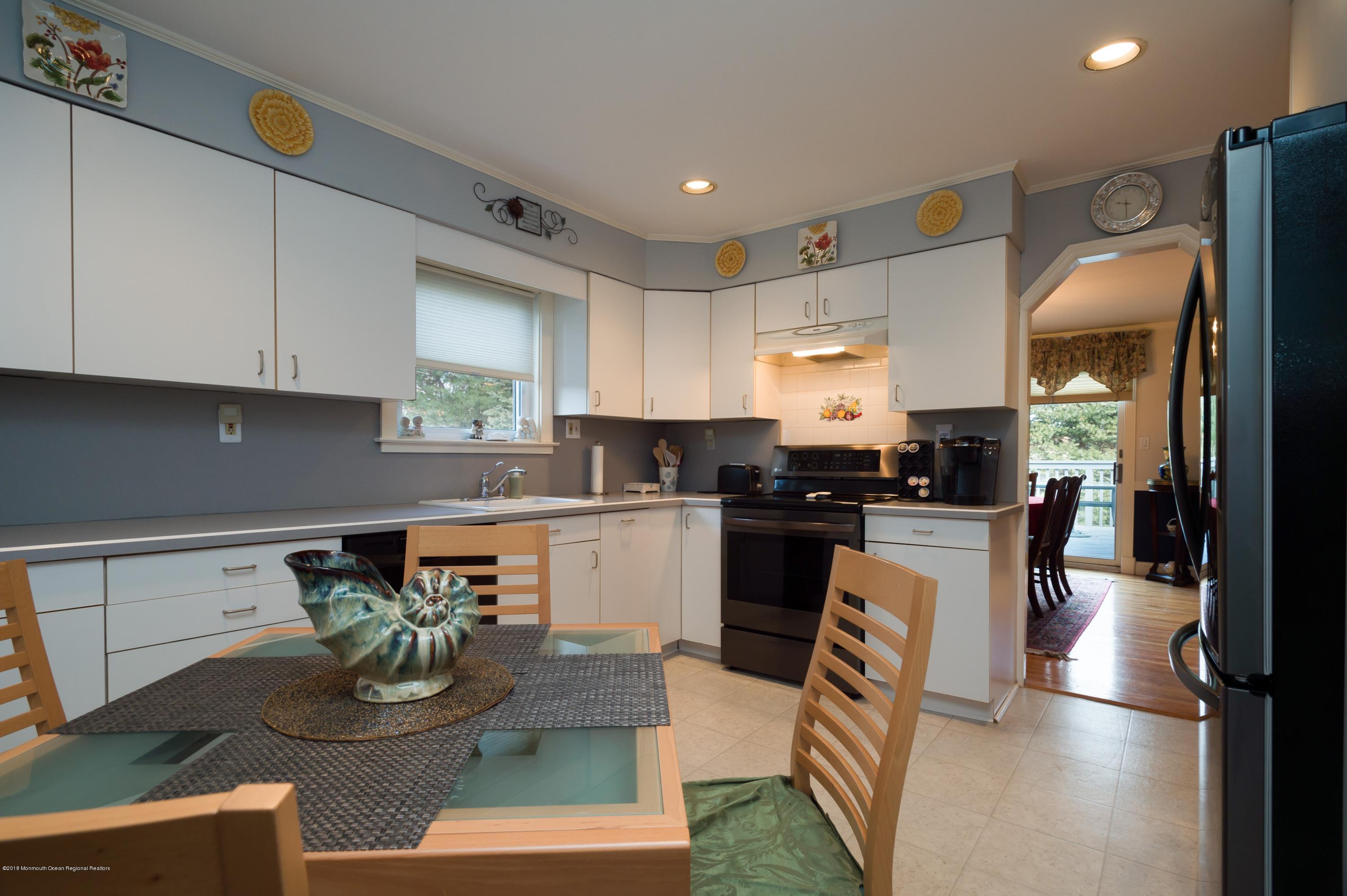 54 School Road West Marlboro, NJ 07746 - Photo 4 of 18 07_54SchoolRdWest_191_KitchenBreakfastRo