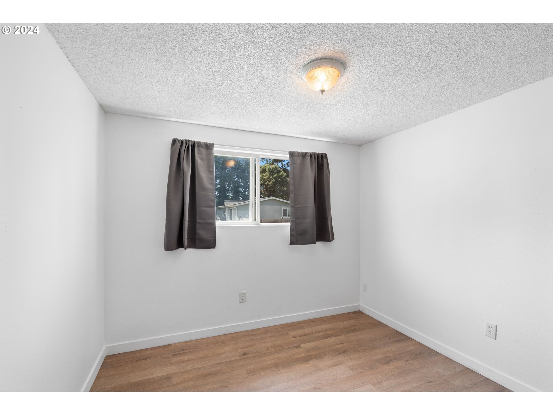 10038 South New Era Road, Unit 98 Canby, OR 97013 - Photo 15 of 34 a view of wooden floor and windows in a room
