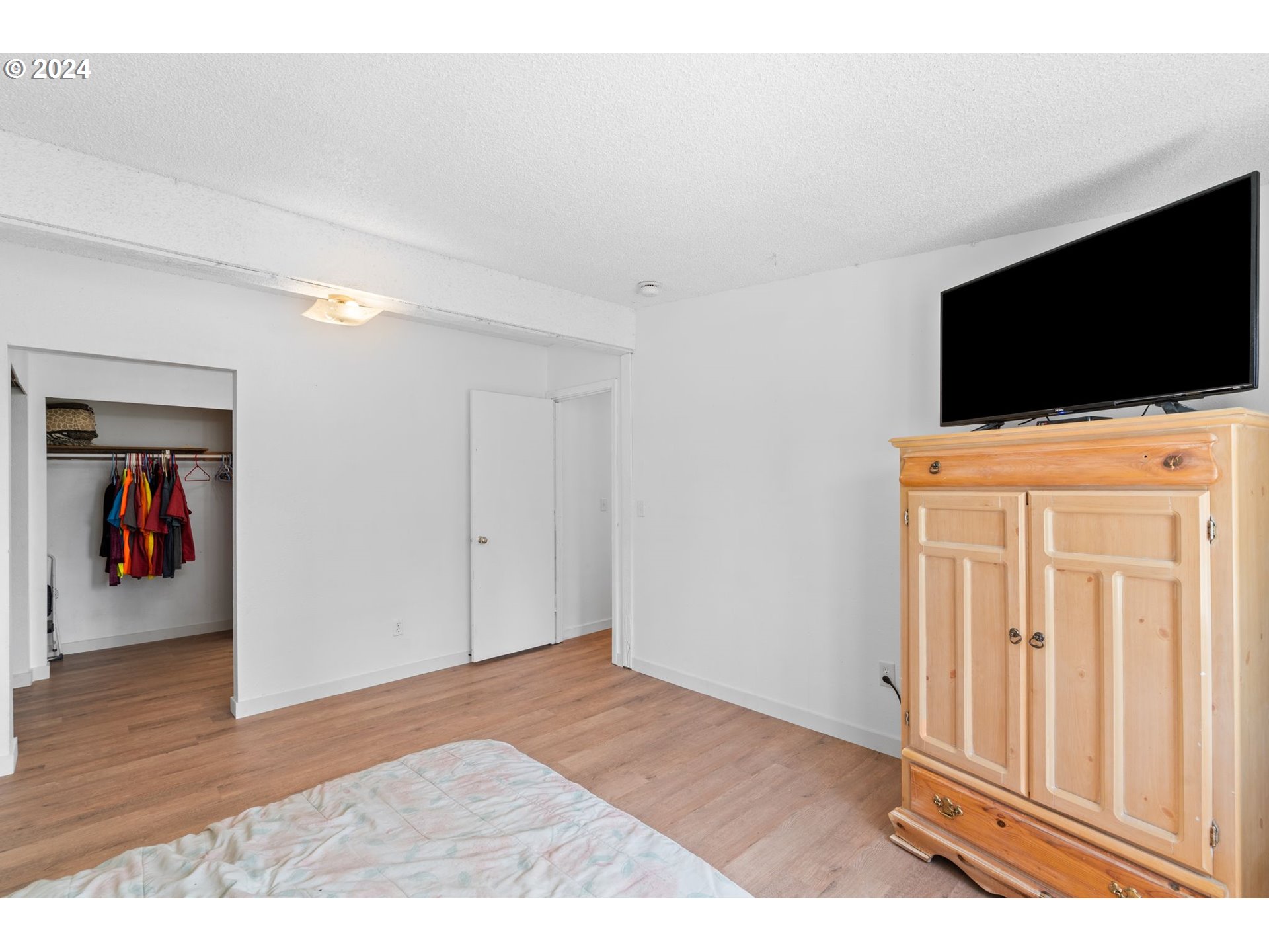 10038 South New Era Road, Unit 98 Canby, OR 97013 - Photo 19 of 34 a view of a livingroom with wooden floor
