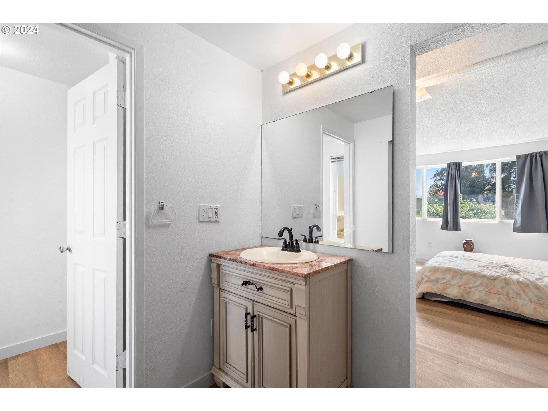 10038 South New Era Road, Unit 98 Canby, OR 97013 - Photo 21 of 34 a en suite bathroom with a sink and a mirror