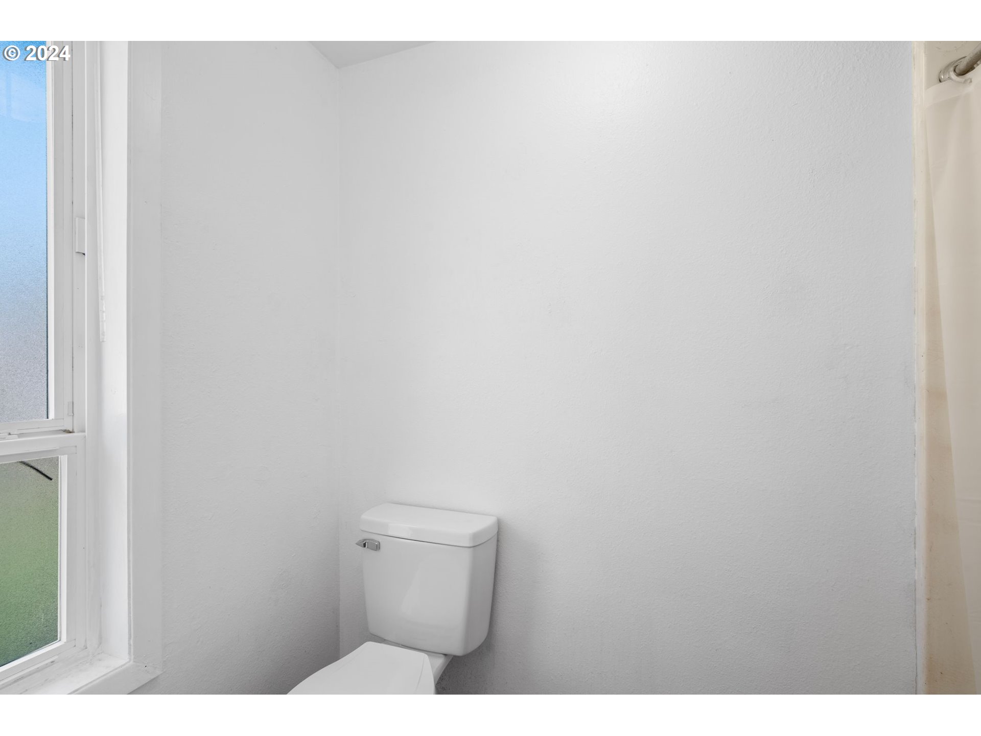 10038 South New Era Road, Unit 98 Canby, OR 97013 - Photo 22 of 34 a bathroom with a toilet