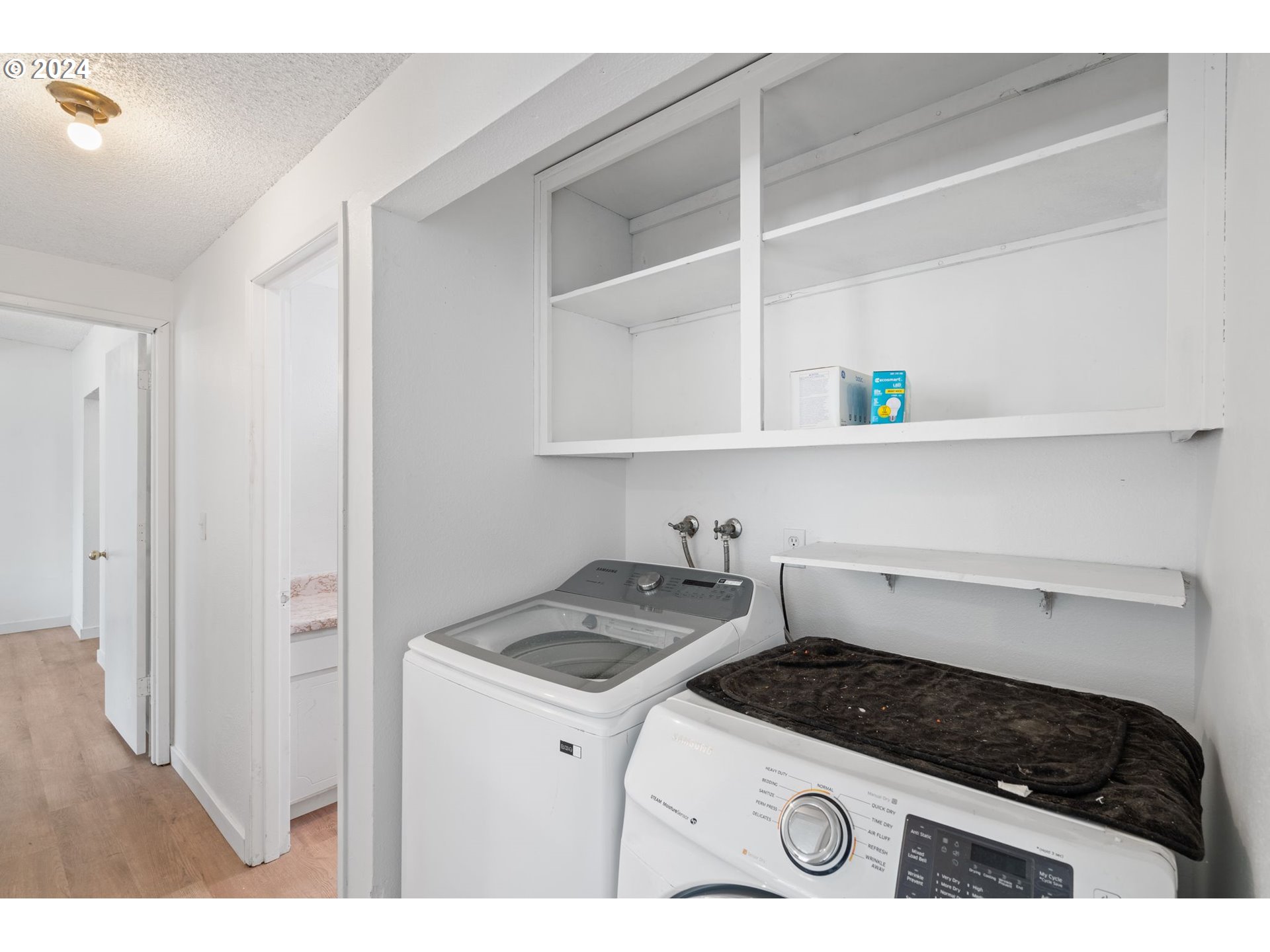 10038 South New Era Road, Unit 98 Canby, OR 97013 - Photo 24 of 34 a utility room with washer and dryer