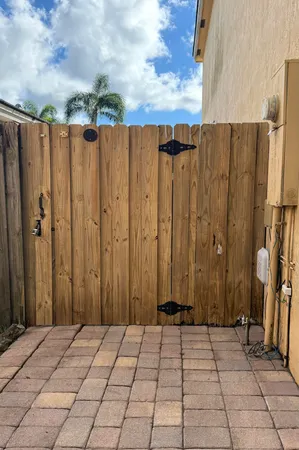 $1,250 | 657 Southeast 30th Terrace, Homestead, FL 33033