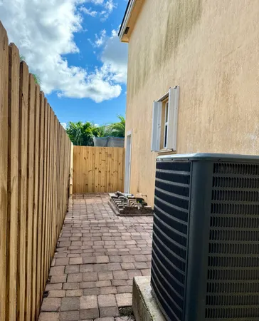 $1,250 | 657 Southeast 30th Terrace, Homestead, FL 33033