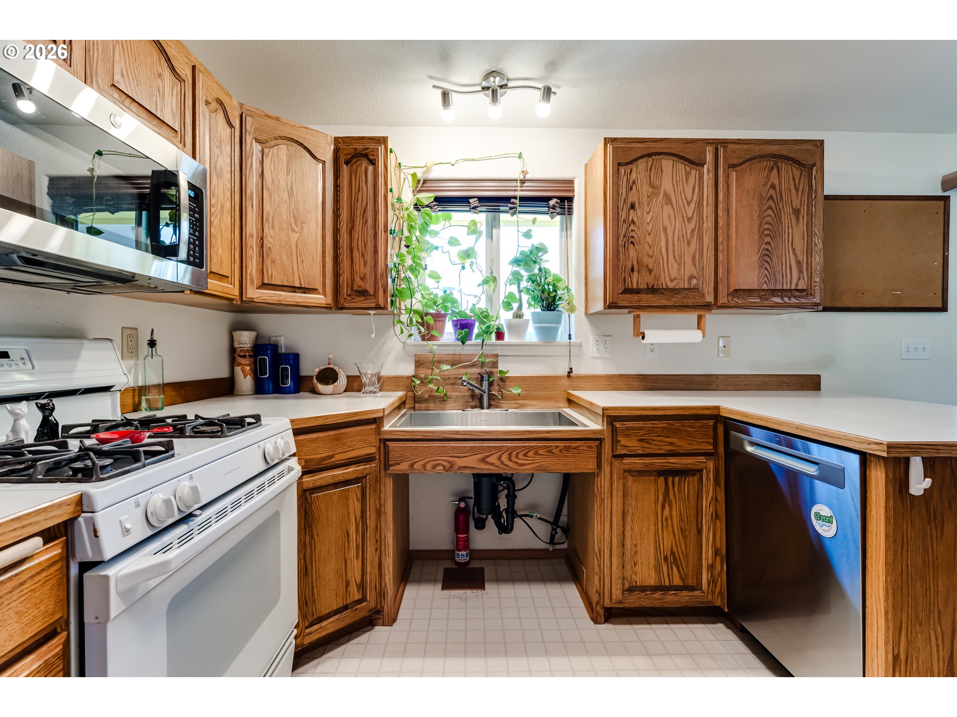 4665 Holly Street Springfield, OR 97478 - Photo 15 of 39