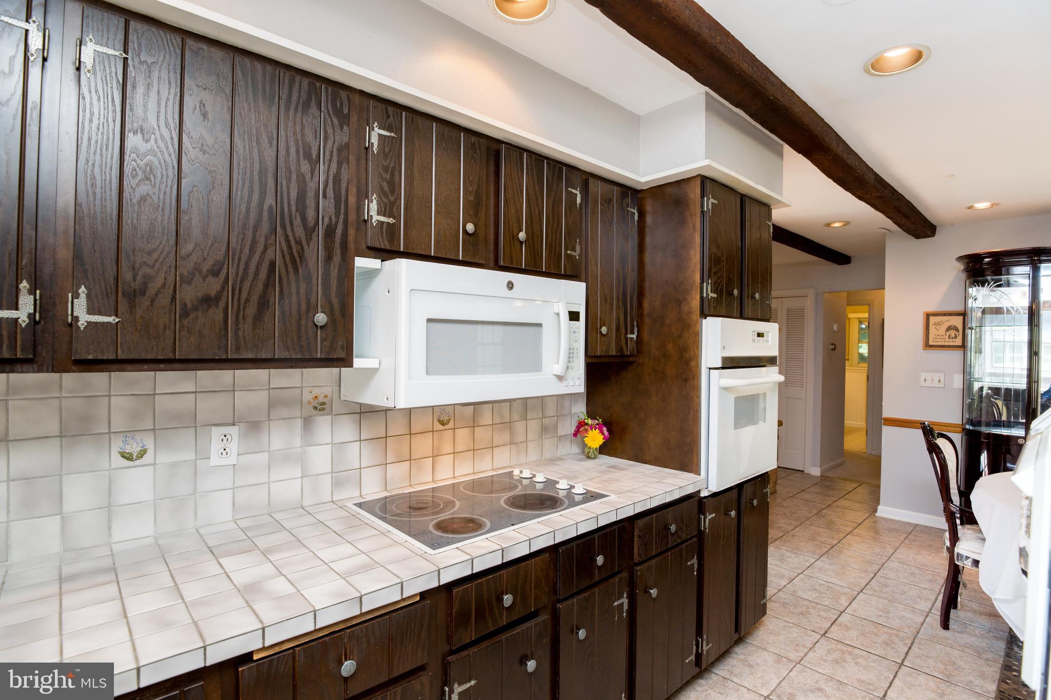 670 Riegelsville Milford Road Milford, NJ 08848 - Photo 12 of 26 Kitchen into the Dining Room