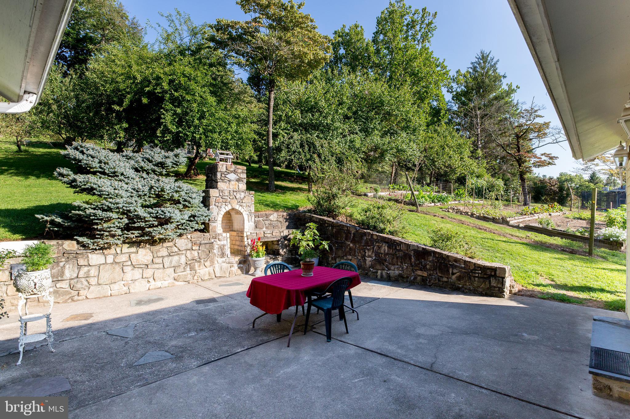 670 Riegelsville Milford Road Milford, NJ 08848 - Photo 21 of 26 Patio off the Dining Room