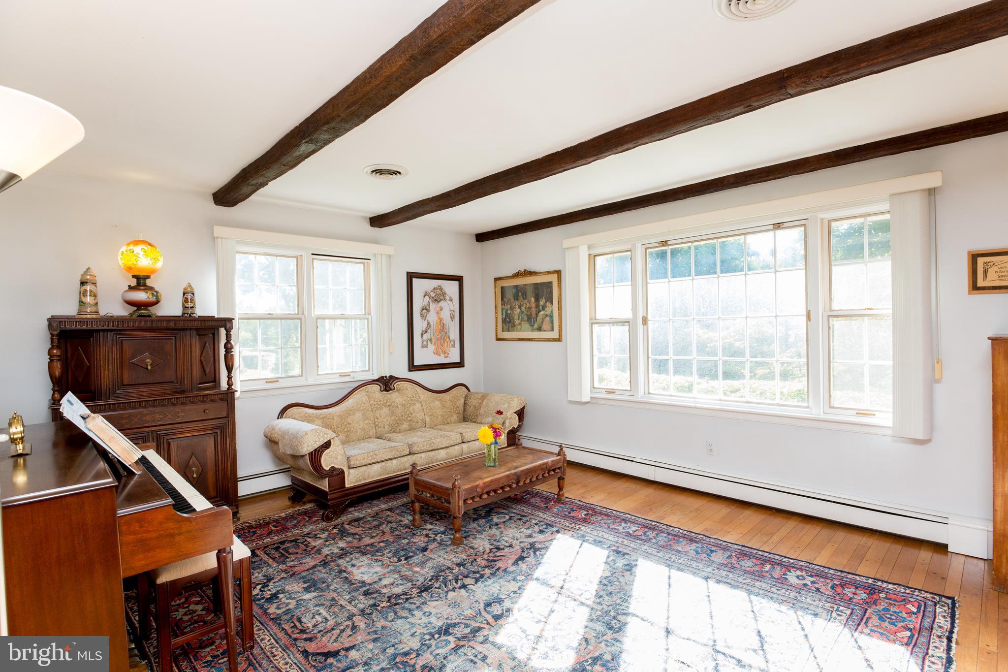 670 Riegelsville Milford Road Milford, NJ 08848 - Photo 5 of 26 Living Room