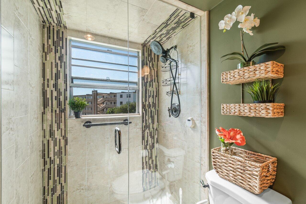 3072 Guildford East Boca Raton, FL 33434 - Photo 23 of 60 018-3072GuilfordDrive-D-BocaRaton-FL-334