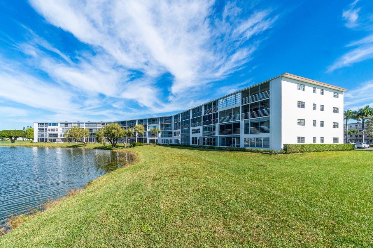 3072 Guildford East Boca Raton, FL 33434 - Photo 31 of 60 039-3072GuilfordDrive-D-BocaRaton-FL-334