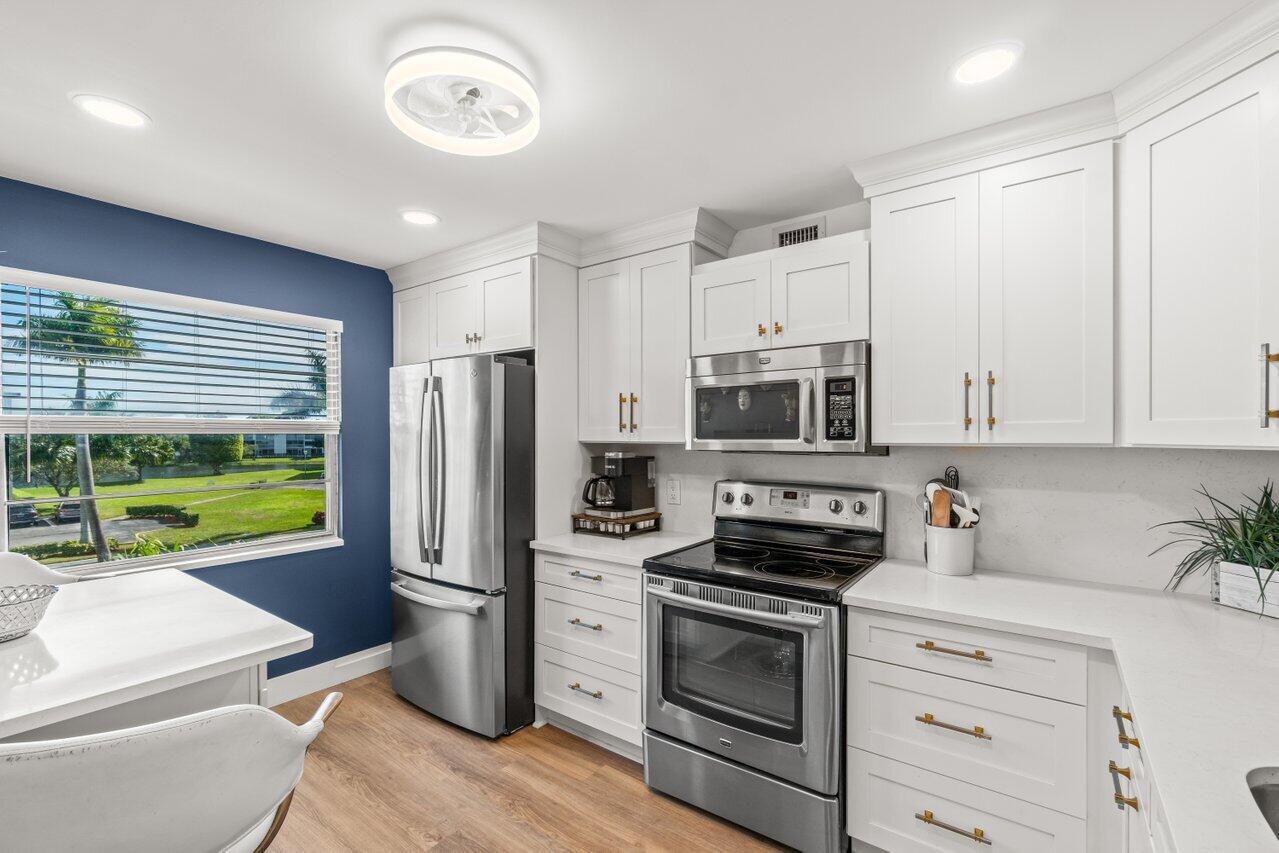 3072 Guildford East Boca Raton, FL 33434 - Photo 10 of 60 004-3072GuilfordDrive-D-BocaRaton-FL-334