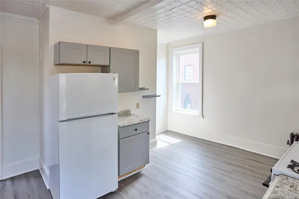 $2,400 | 457 Main Street, Unit 3, Beacon, NY 12508