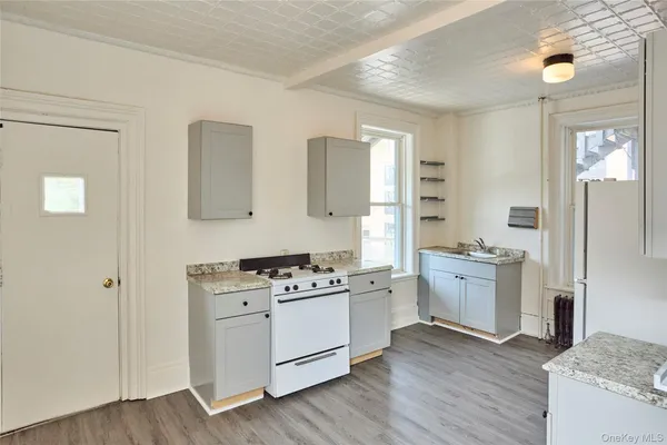 $2,400 | 457 Main Street, Unit 3, Beacon, NY 12508