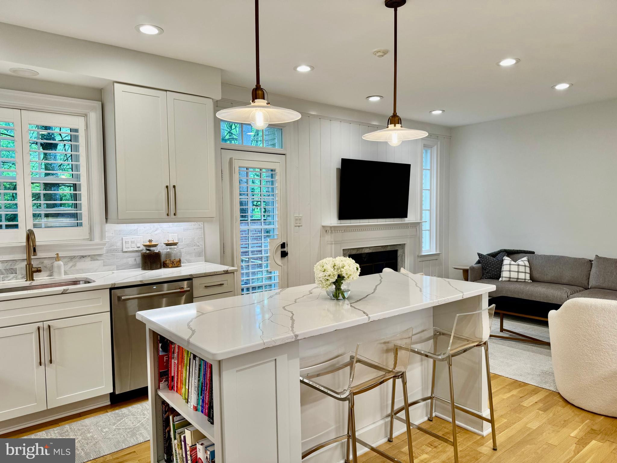 7904 Quarry Ridge Way Bethesda, MD 20817 - Photo 5 of 17