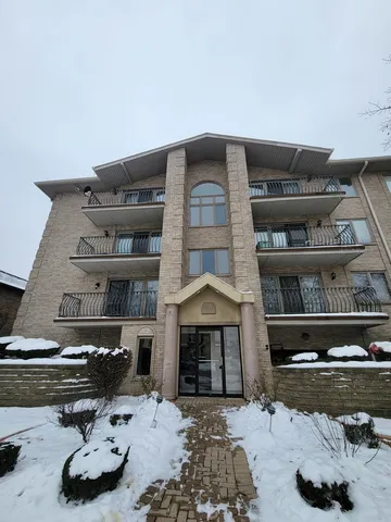 $2,400 | 10418 South Keating Avenue, Unit 1A, Oak Lawn, IL 60453