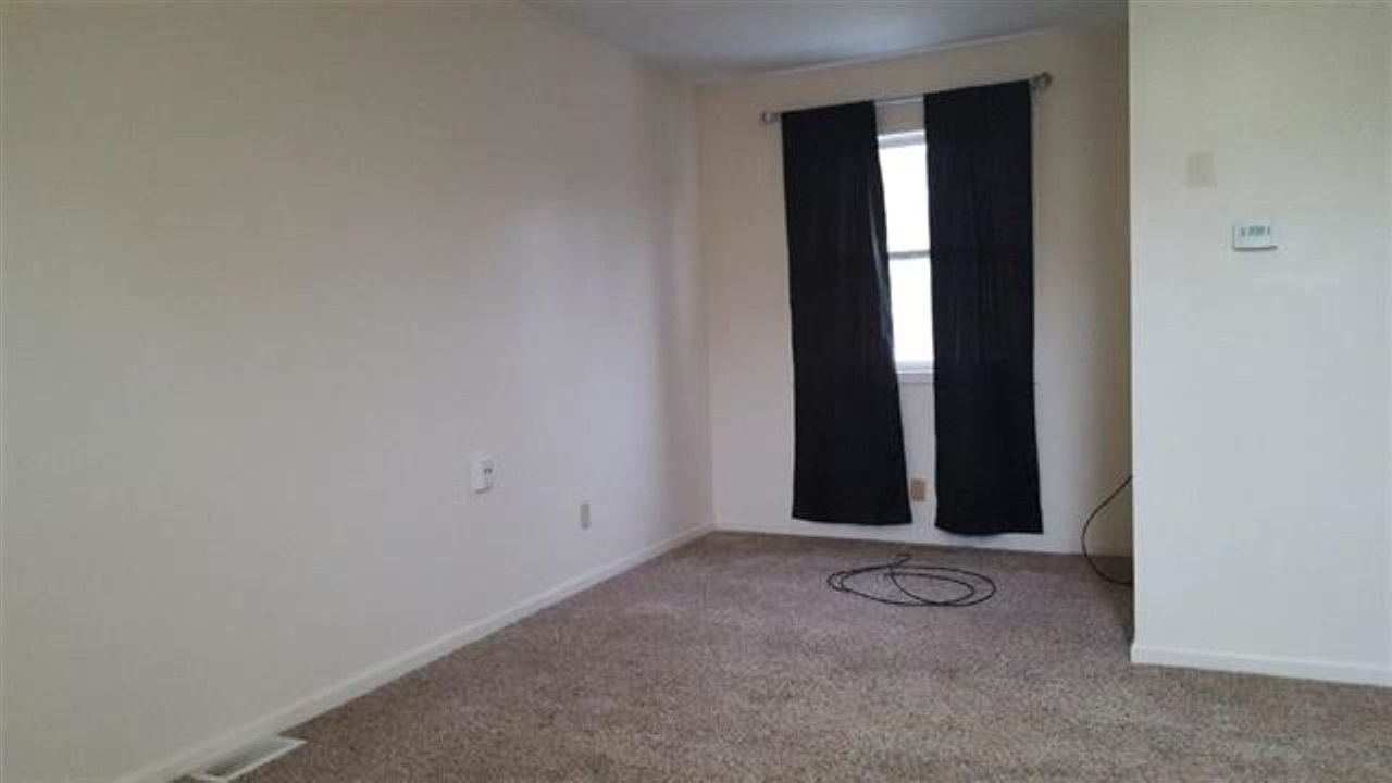 6333 Wreckenridge Road Flint, MI 48532 - Photo 7 of 23 31377513-6.JPG