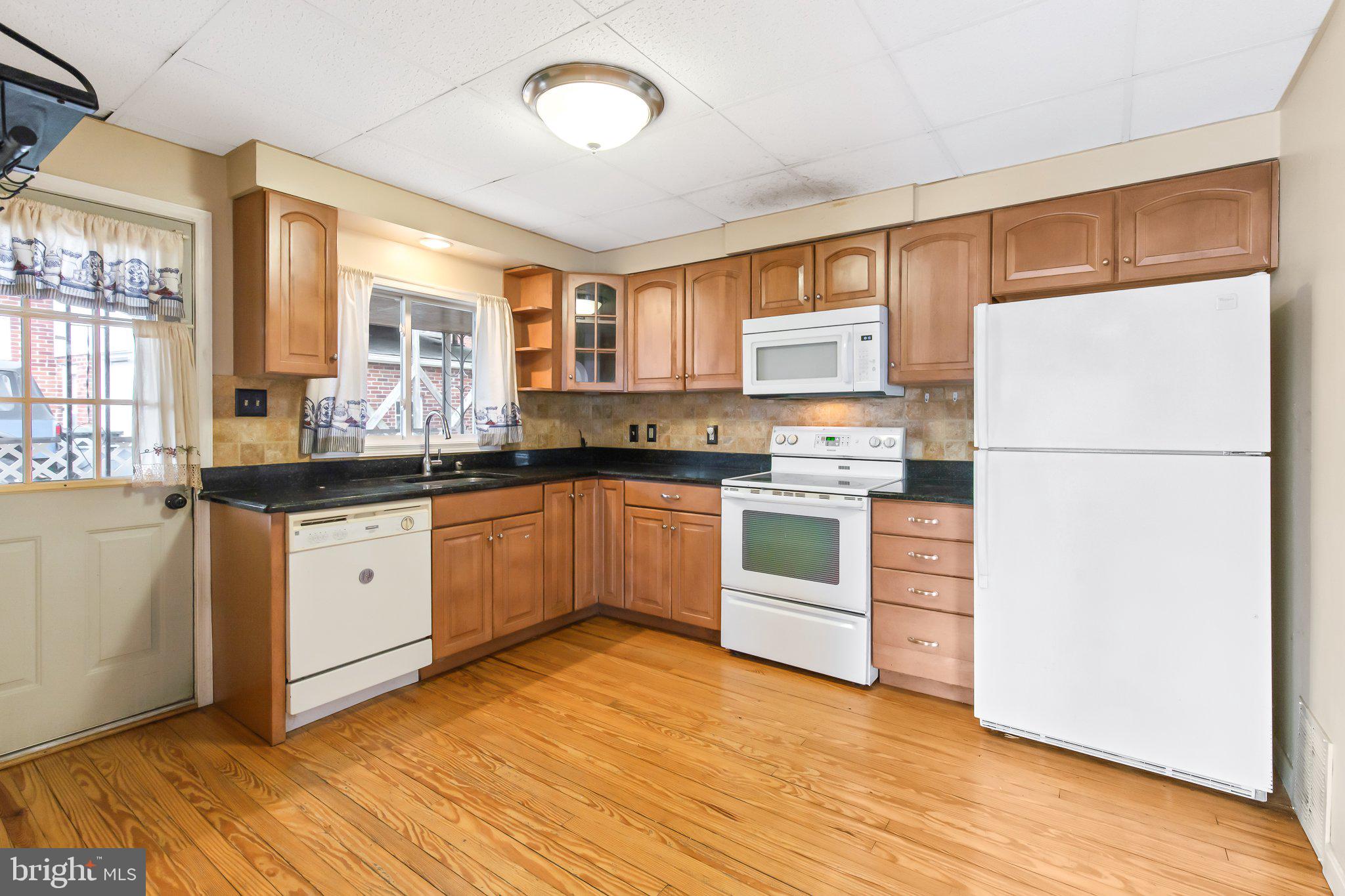 811 Ridge Avenue Columbia, PA 17512 - Photo 3 of 14 Kitchen