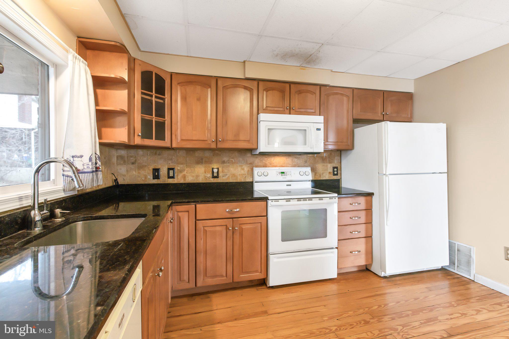 811 Ridge Avenue Columbia, PA 17512 - Photo 4 of 14 Granite Counter Tops