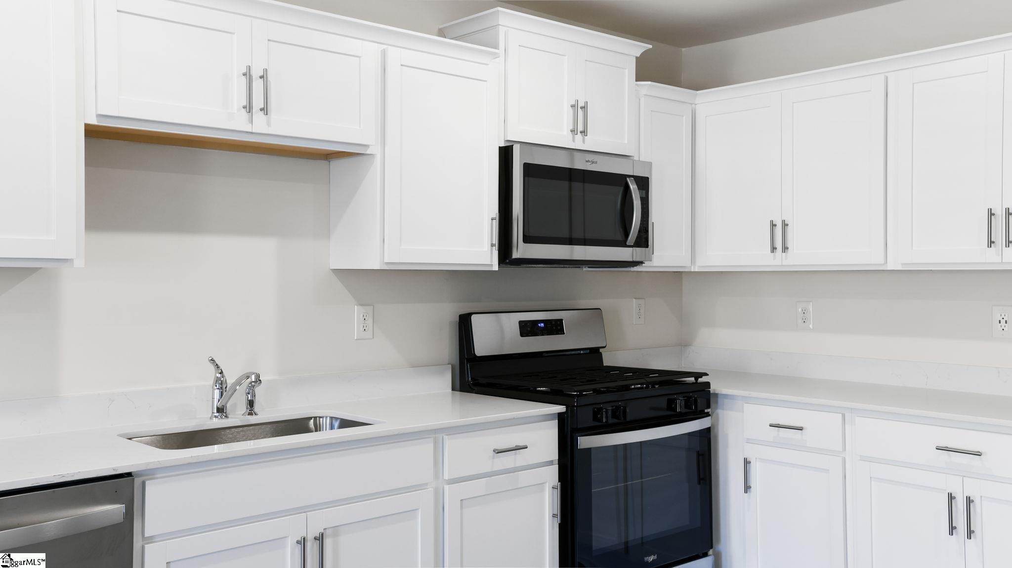 121 Bobbin Road Greenville, SC 29611 - Photo 8 of 32