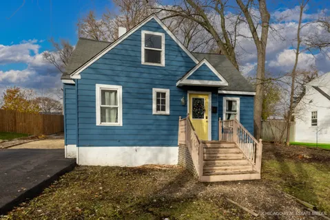 $185,000 | 712 North Cedarwood Circle, Round Lake Heights, IL 60073