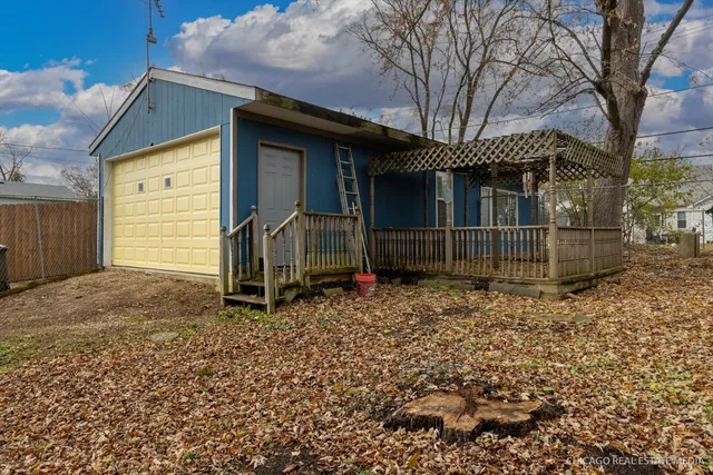 $155,000 | 712 North Cedarwood Circle, Round Lake Heights, IL 60073