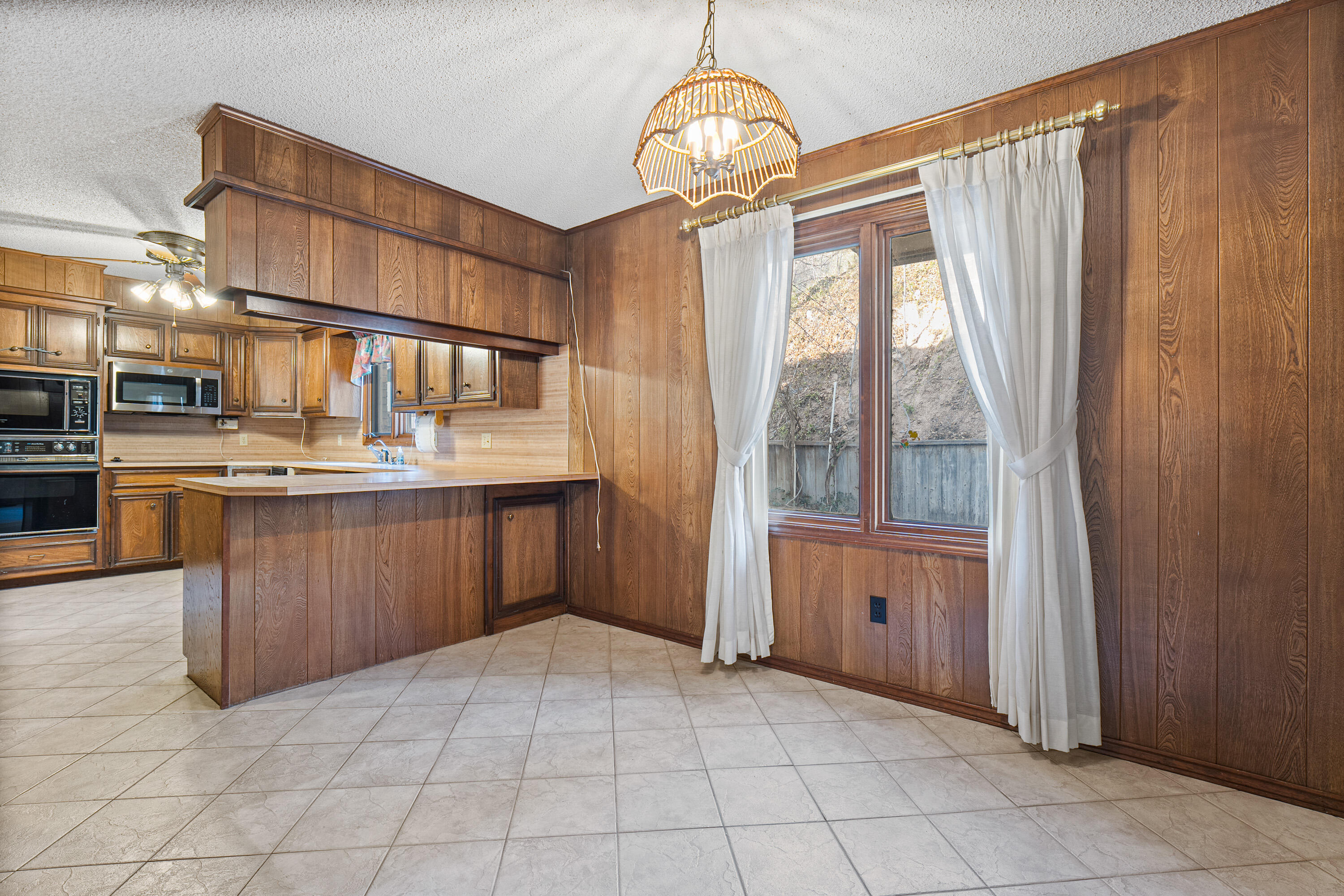12 Foothill Drive Ransom Canyon, TX 79366 - Photo 9 of 36 a view of kitchen with windows