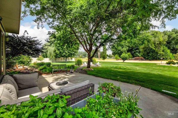 $1,019,300 | 1962 North Spring Hollow Place, Star, ID 83669