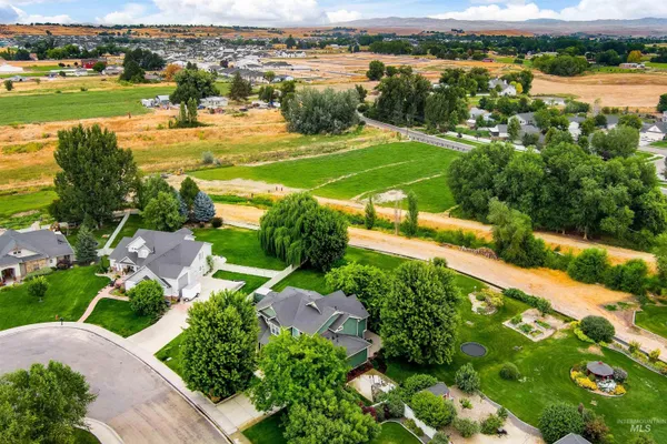 $1,019,300 | 1962 North Spring Hollow Place, Star, ID 83669