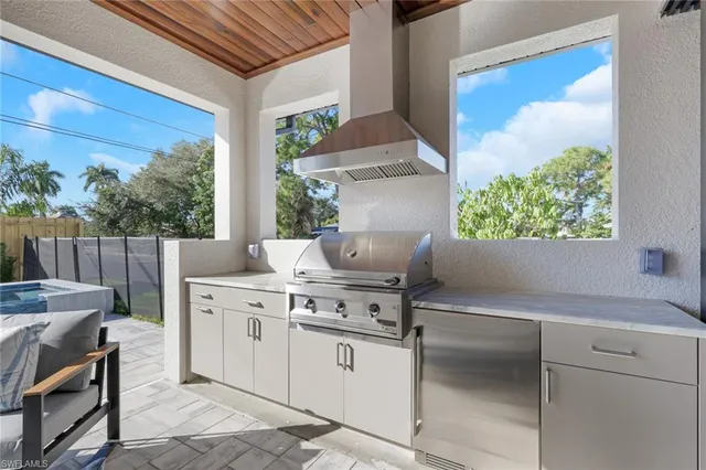 $1,650,000 | 756 108th Avenue North, Naples, FL 34108