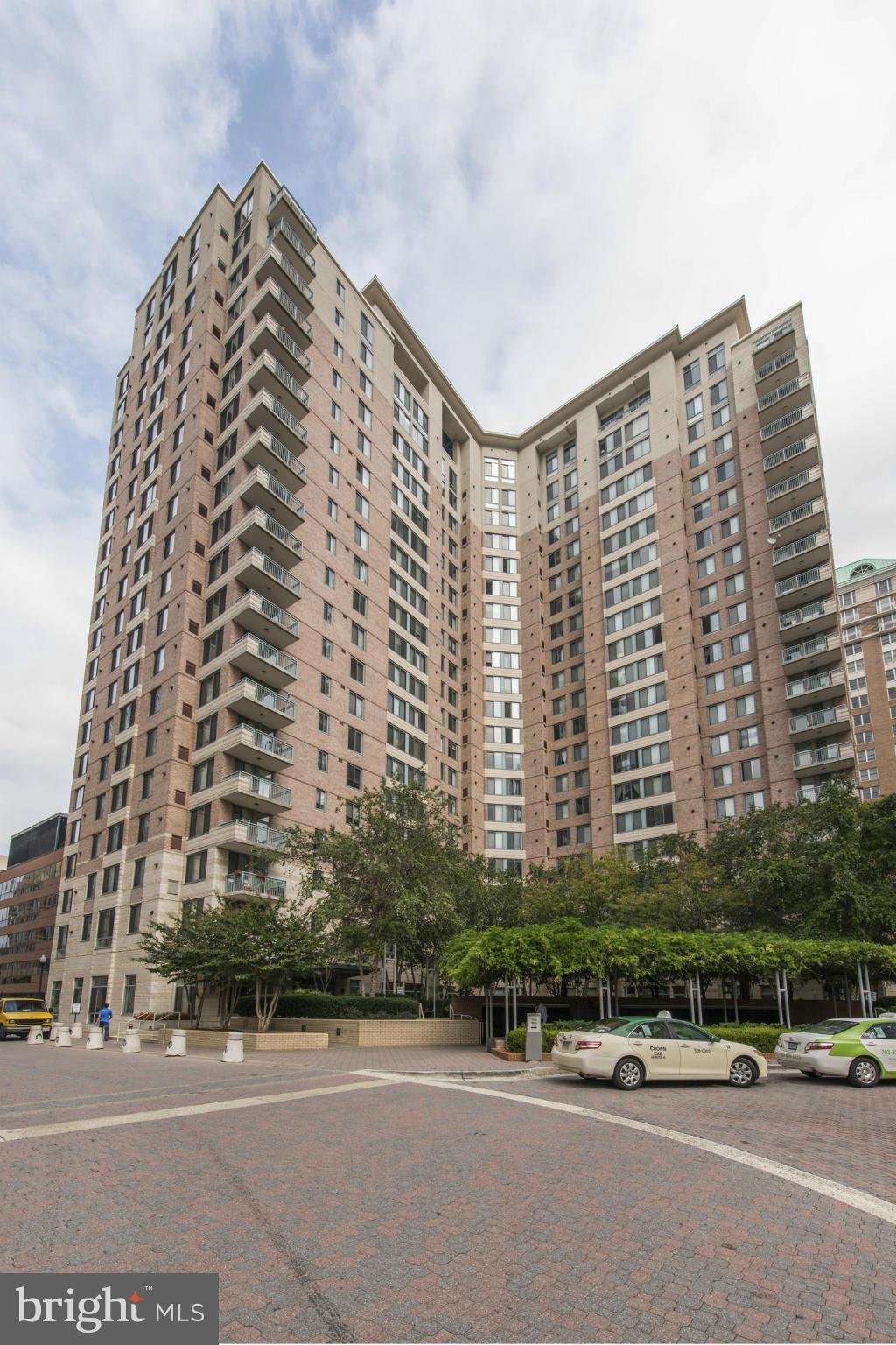 851 North Glebe Road, Unit 1010 Arlington, VA 22203 - Photo 2 of 30 a front view of a building