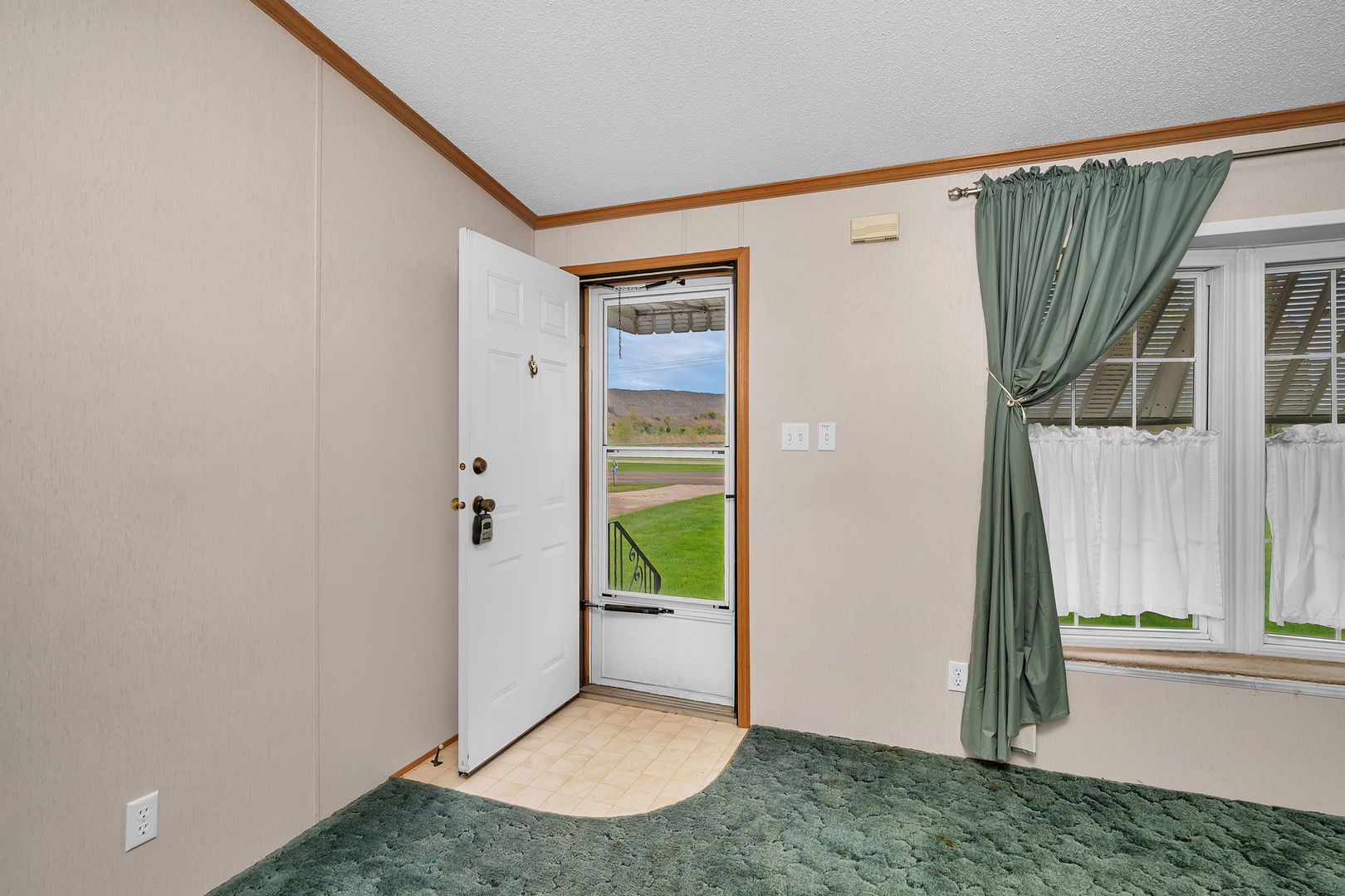 2910 East 11th Road Ottawa, IL 61350 - Photo 5 of 37