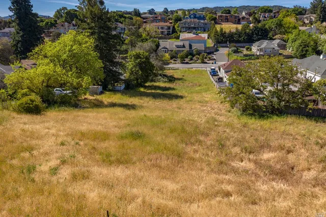 a view of residential houses with outdoor space
