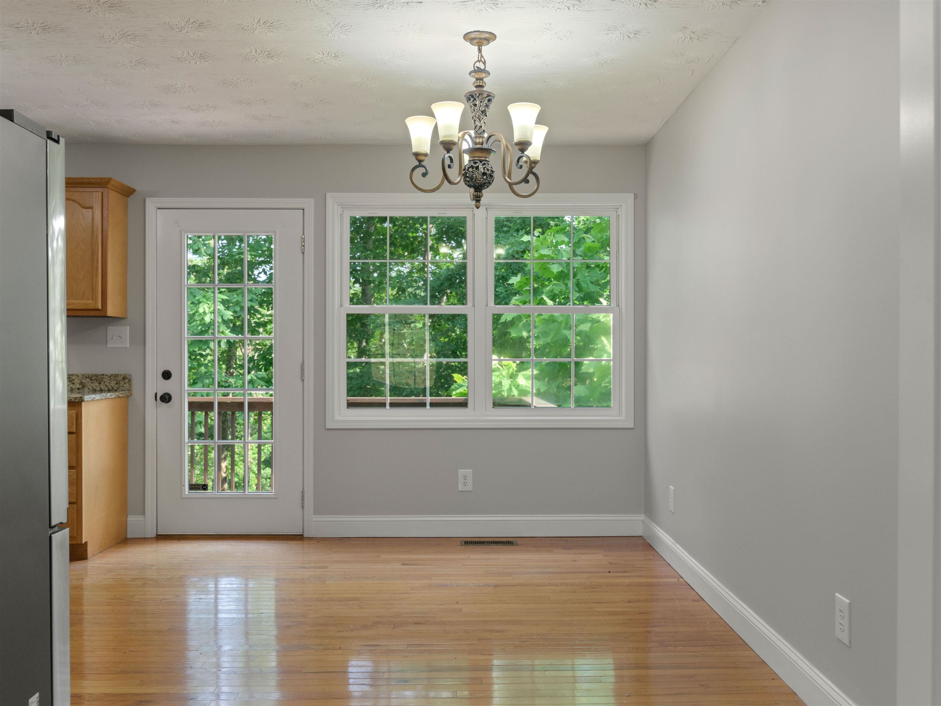 100 Oak Ridge Lane Huntington, WV 25704 - Photo 5 of 27 Gallery Image 5