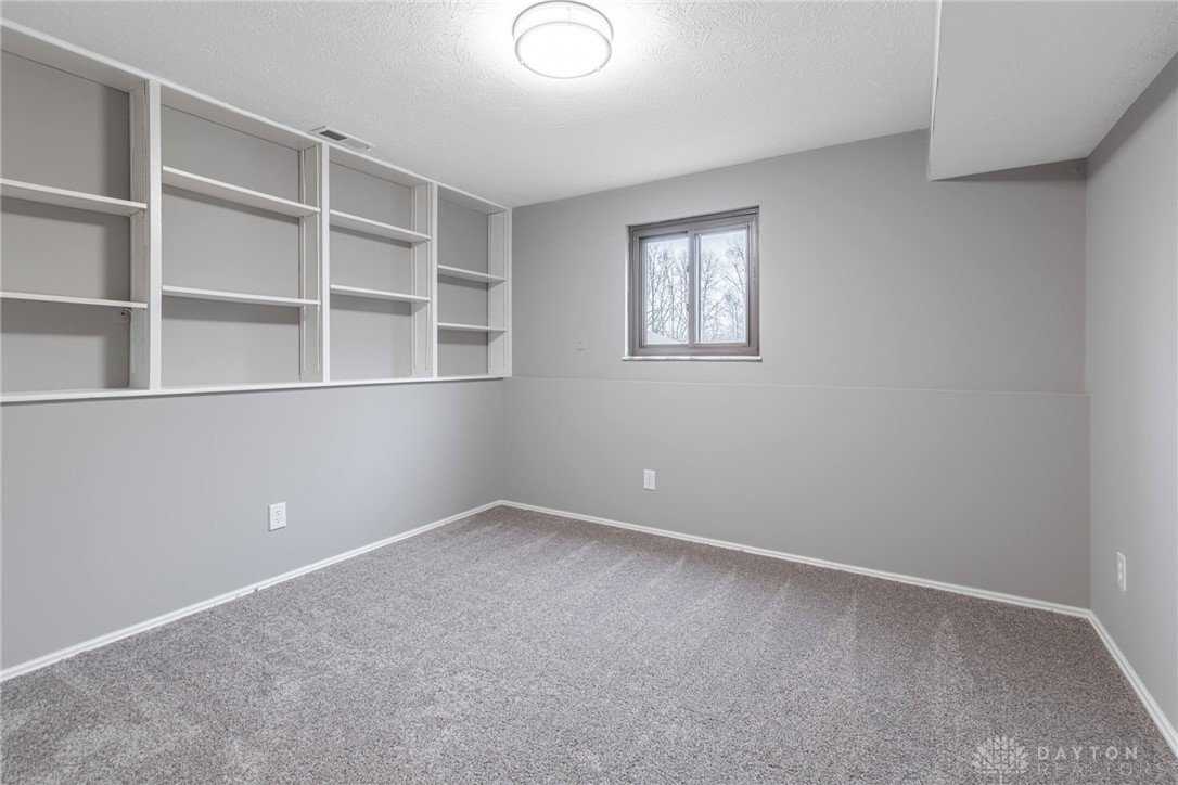 555 Queensgate Road Springboro, OH 45066 - Photo 23 of 27 Gallery Image 23