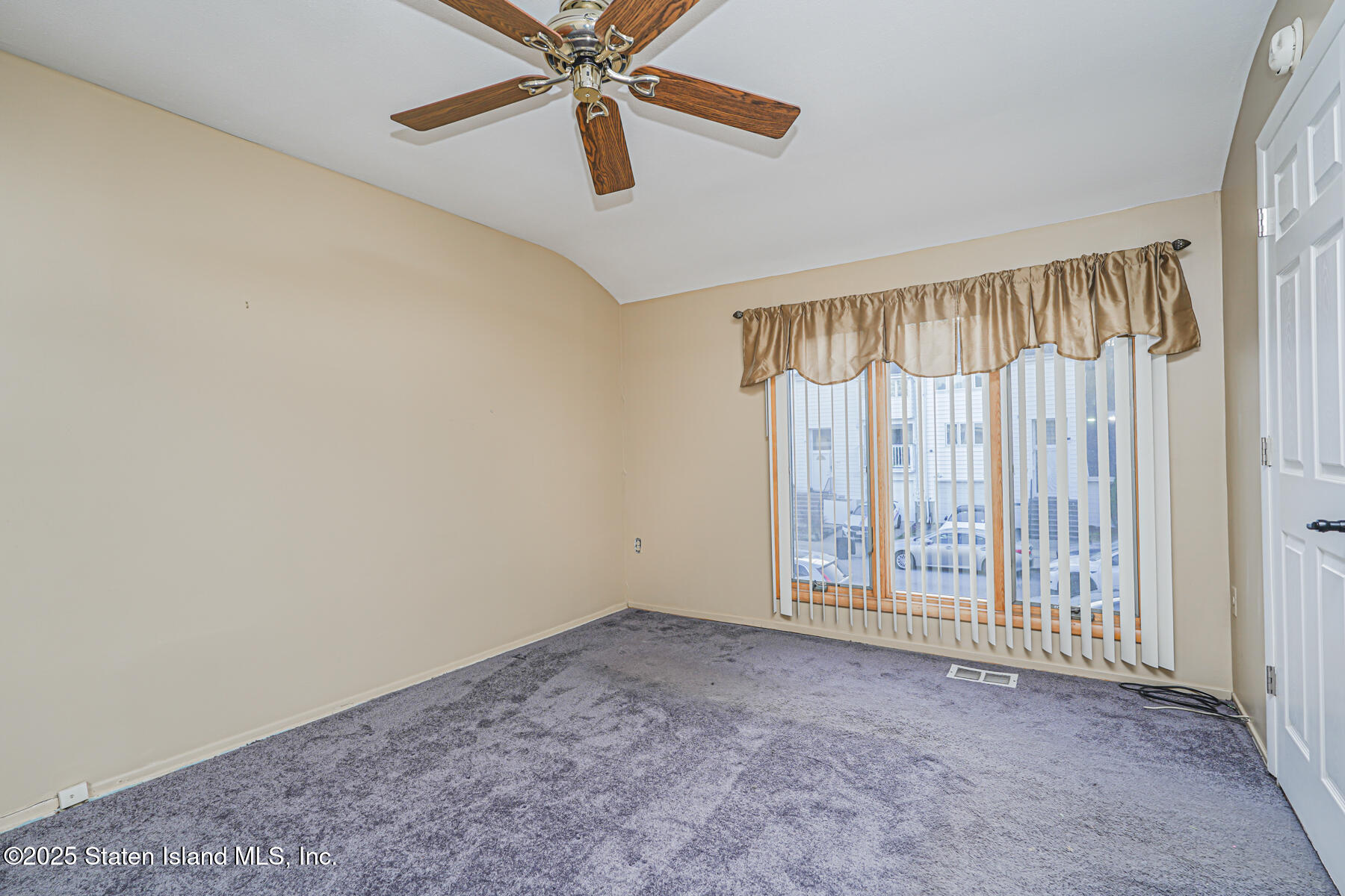 112 Hampton Green Staten Island, NY 10312 - Photo 17 of 21 Photo Dec 08 2025, 9 06 29 AM