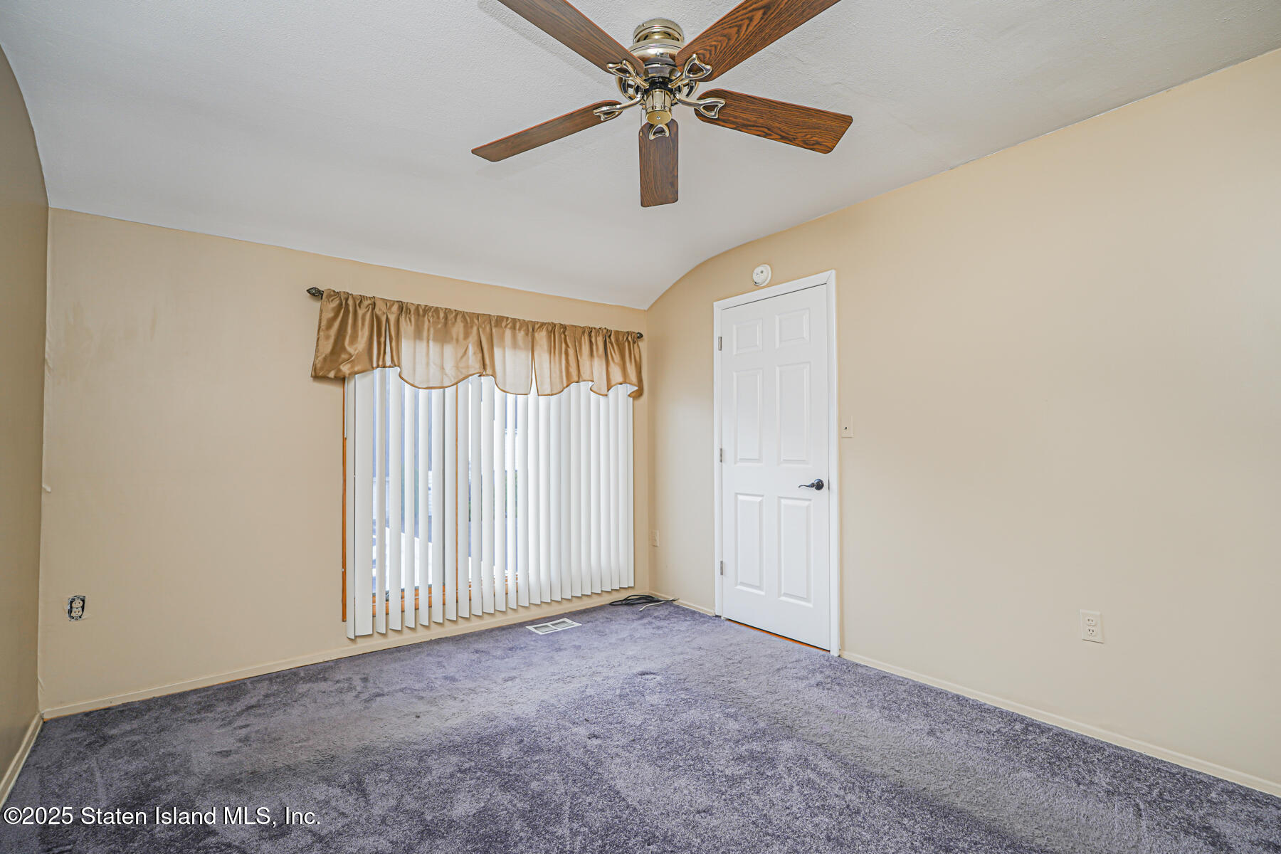 112 Hampton Green Staten Island, NY 10312 - Photo 18 of 21 Photo Dec 08 2025, 9 06 36 AM