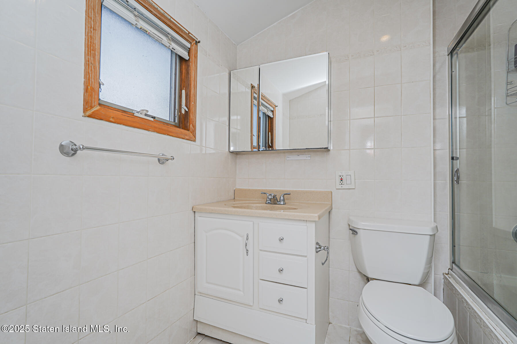 112 Hampton Green Staten Island, NY 10312 - Photo 19 of 21 Photo Dec 08 2025, 9 06 48 AM