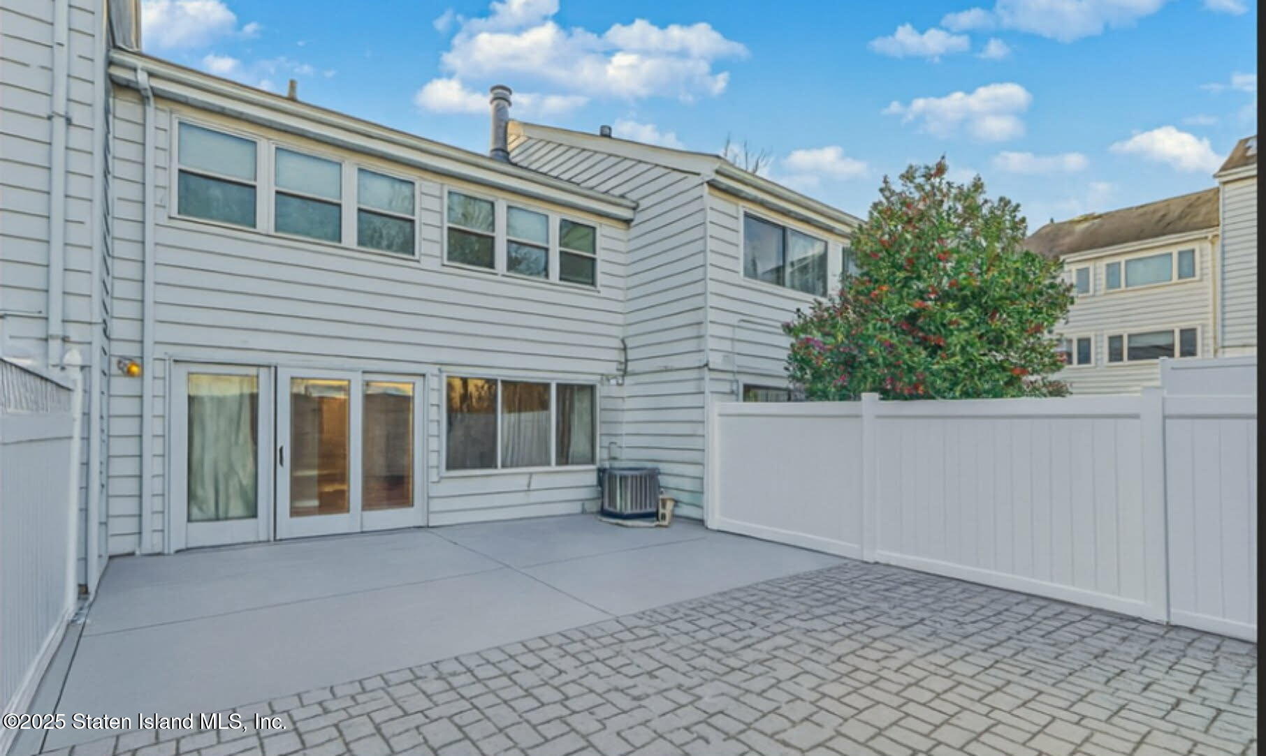 112 Hampton Green Staten Island, NY 10312 - Photo 20 of 21 1759186000135342996