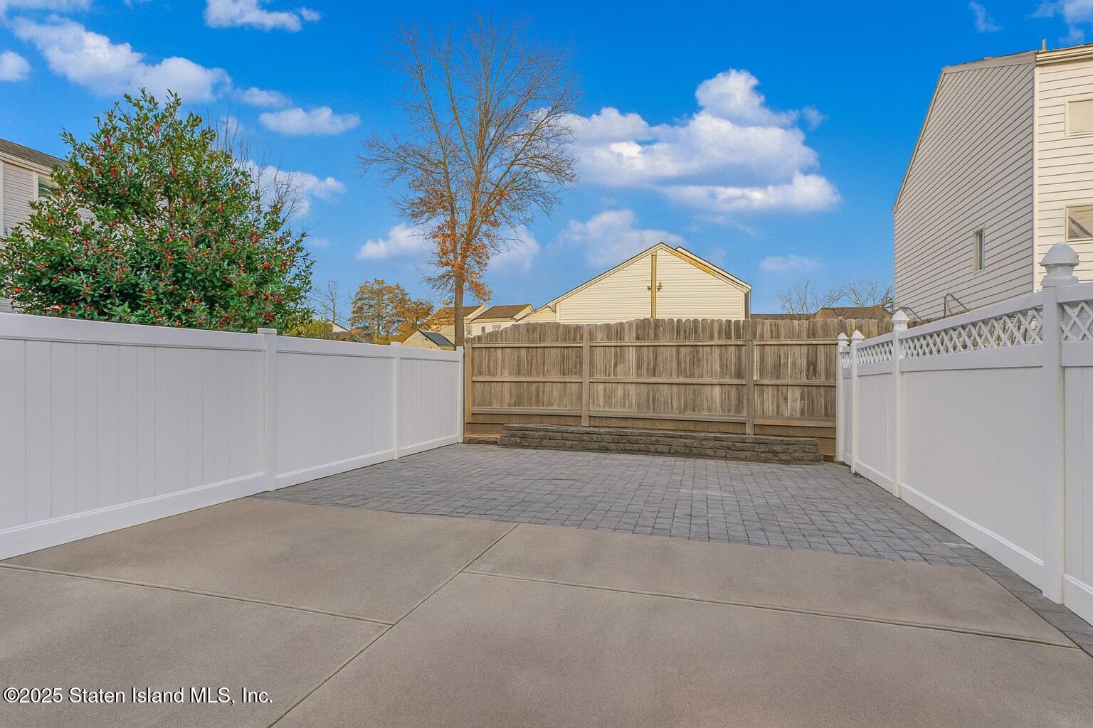 112 Hampton Green Staten Island, NY 10312 - Photo 21 of 21 8578920920029864606