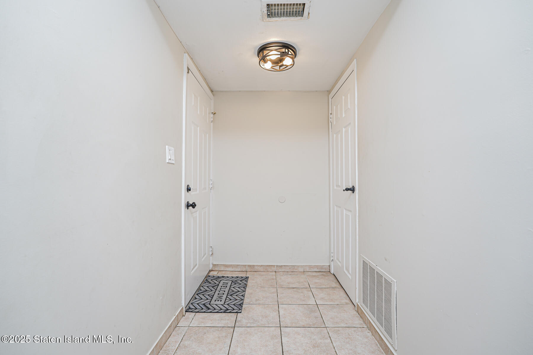 112 Hampton Green Staten Island, NY 10312 - Photo 3 of 21 Photo Dec 08 2025, 9 09 37 AM