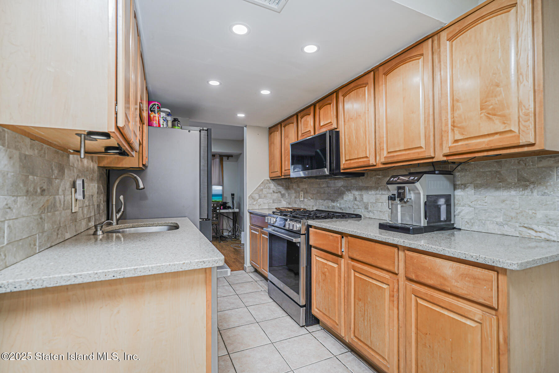 112 Hampton Green Staten Island, NY 10312 - Photo 7 of 21 Photo Dec 08 2025, 9 11 03 AM