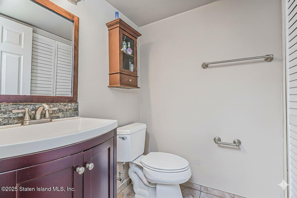 112 Hampton Green Staten Island, NY 10312 - Photo 10 of 21 3840362617366225543