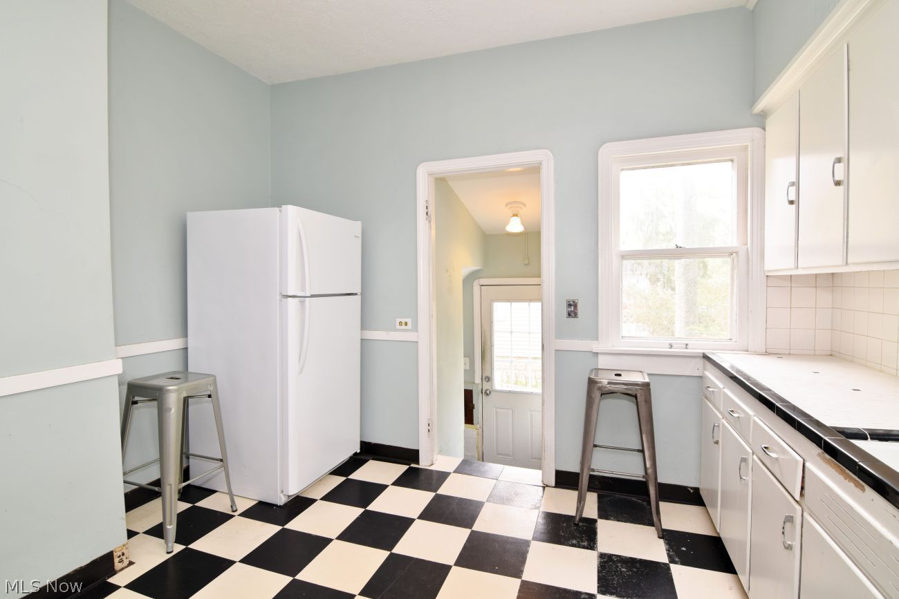 1532 Sheridan Road Cleveland, OH 44121 - Photo 15 of 29 Kitchen