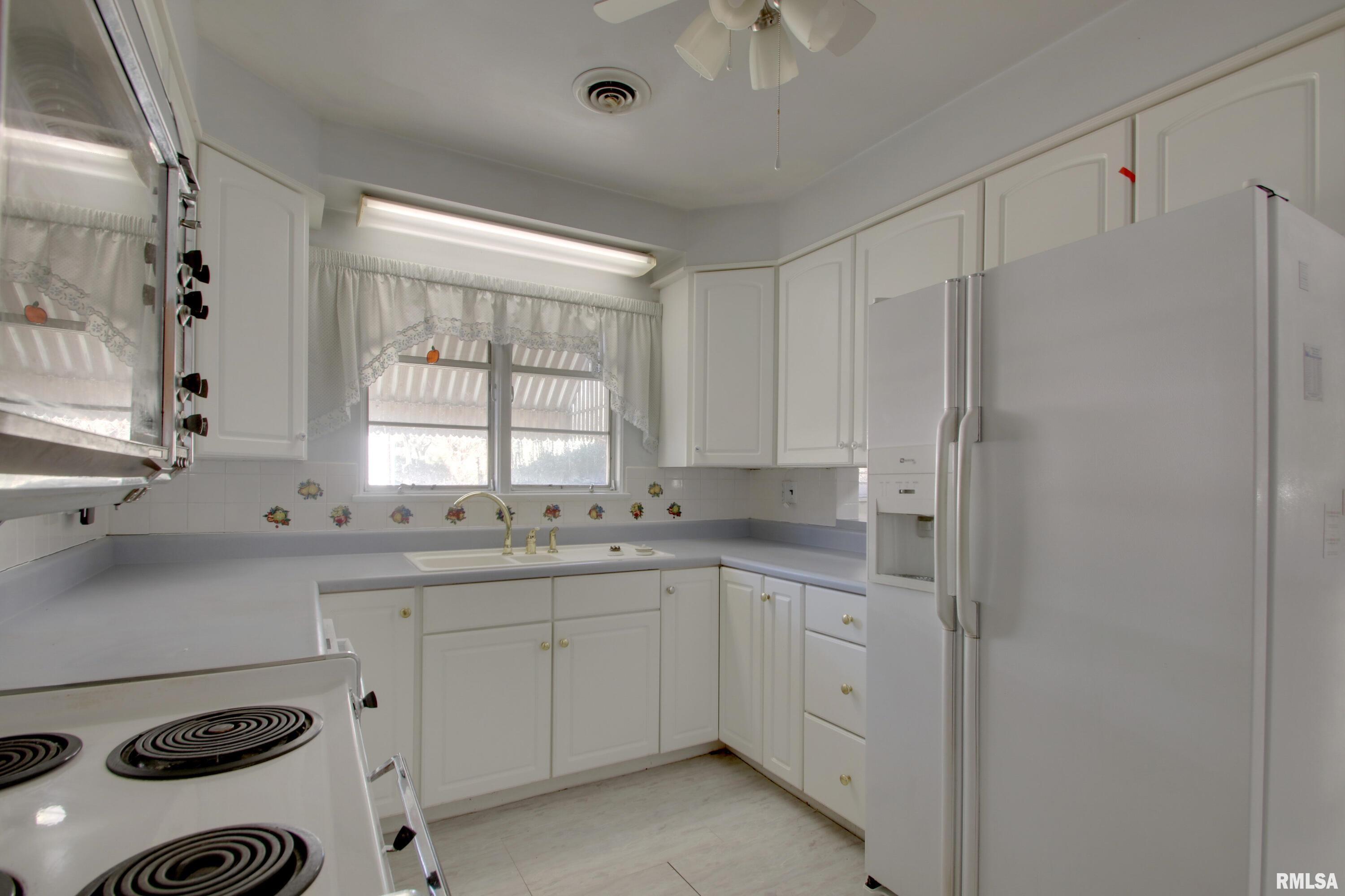 2425 Kentucky Road Quincy, IL 62301 - Photo 11 of 25