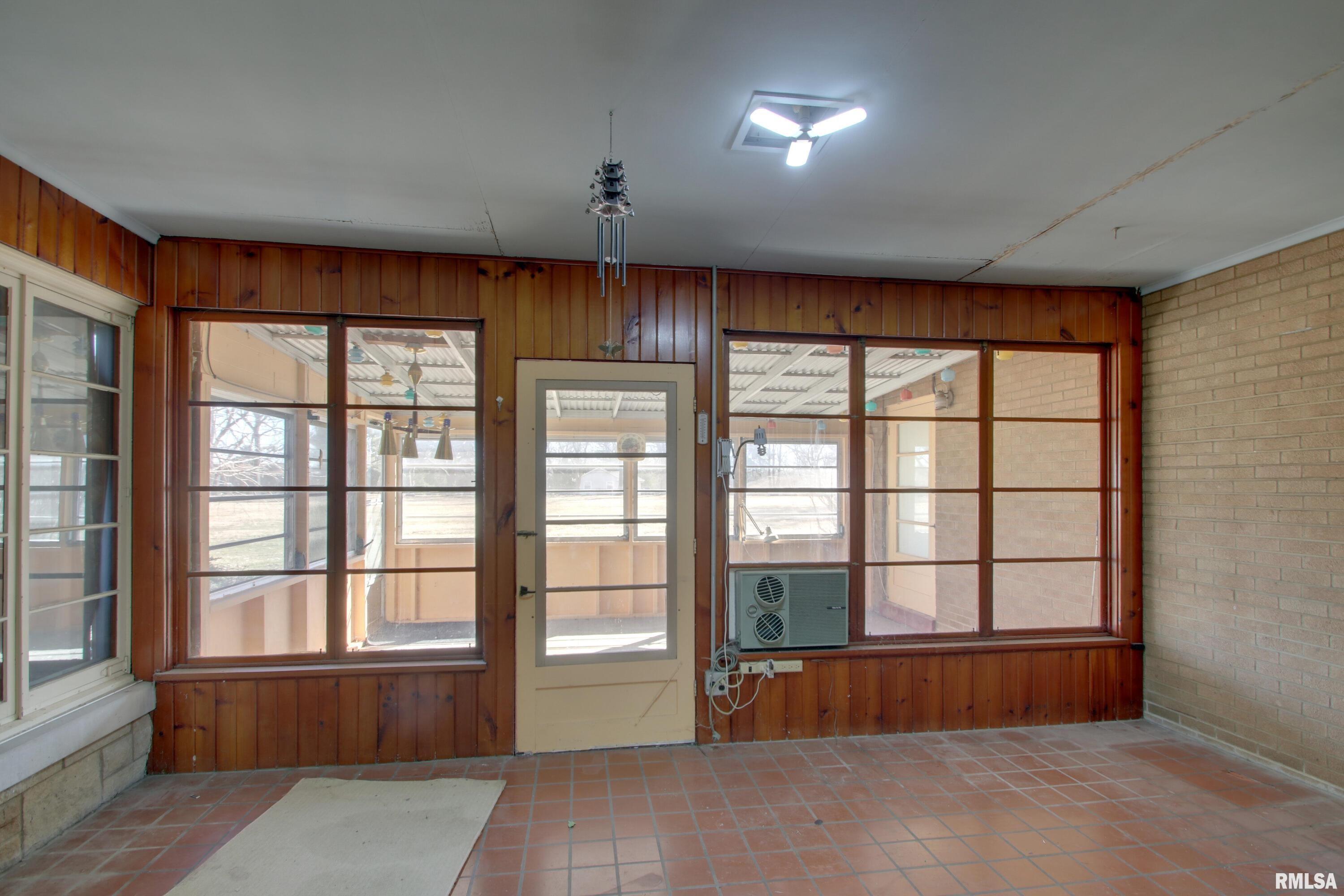 2425 Kentucky Road Quincy, IL 62301 - Photo 21 of 25