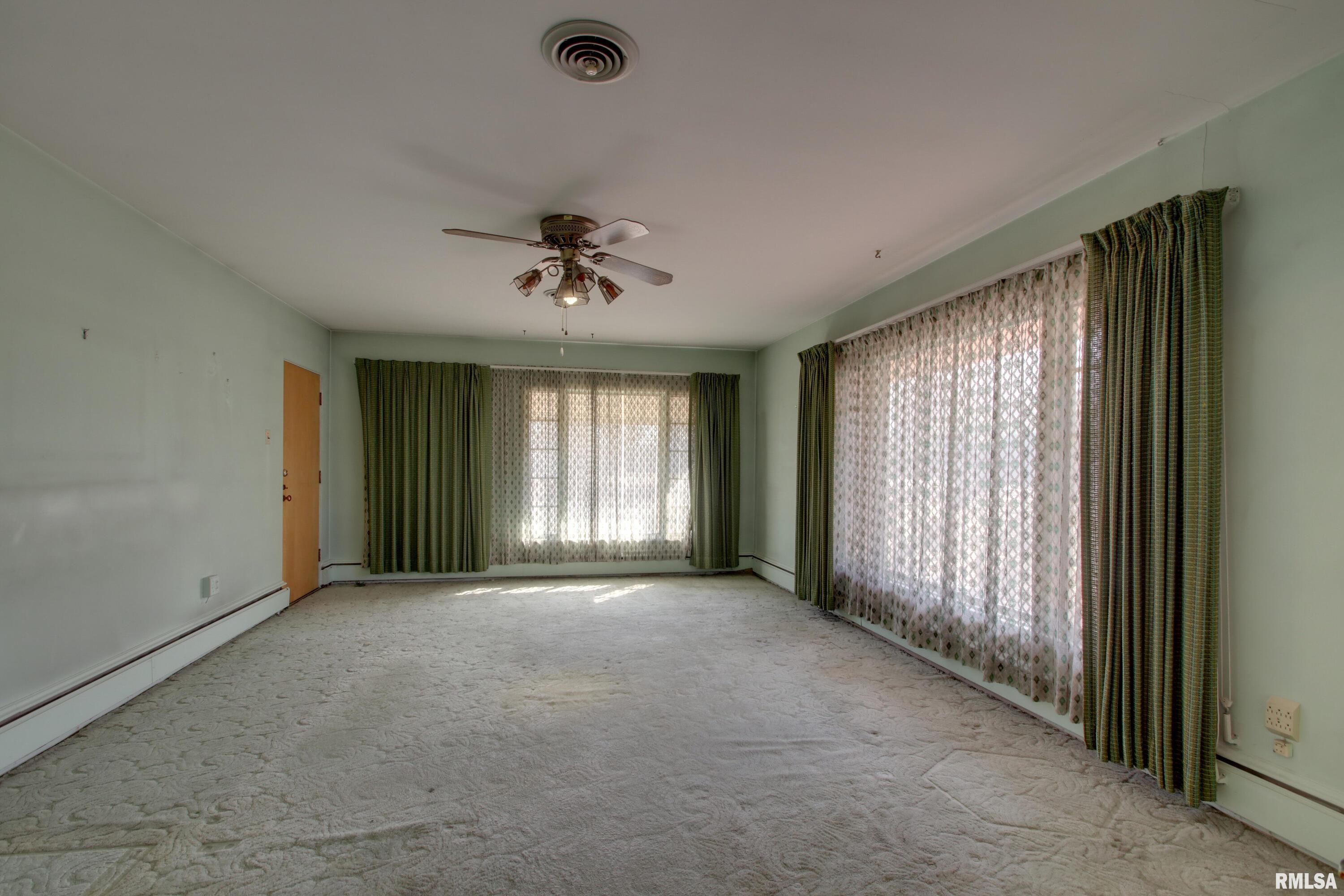 2425 Kentucky Road Quincy, IL 62301 - Photo 5 of 25